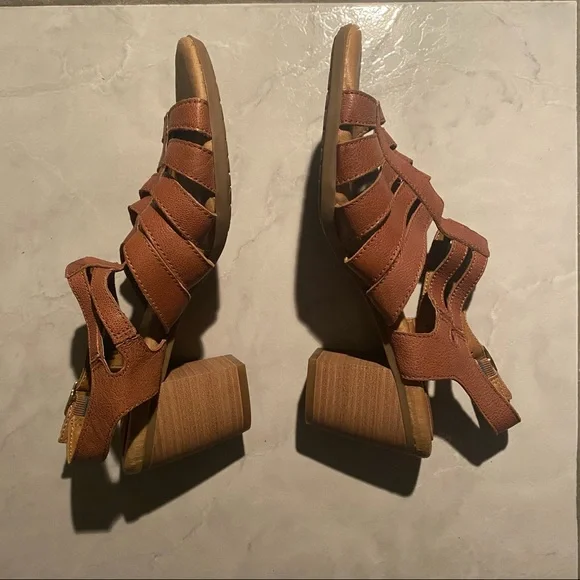 🌸Montana heel sandals size 9.5M - Picture 3 of 5